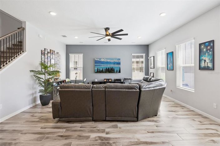 Image No.28-5 Bed Property for sale