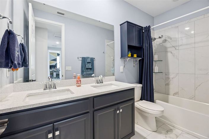 Image No.50-5 Bed Property for sale