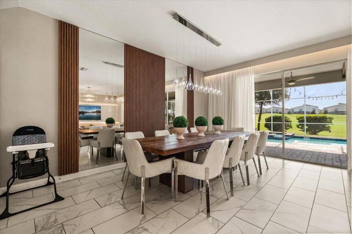 Image No.14-9 Bed Property for sale