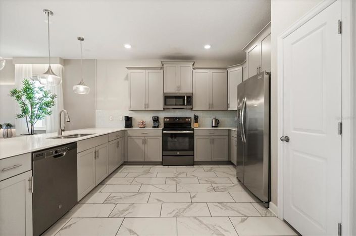 Image No.17-9 Bed Property for sale