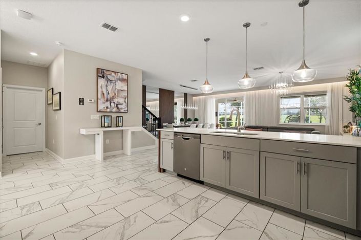 Image No.18-9 Bed Property for sale