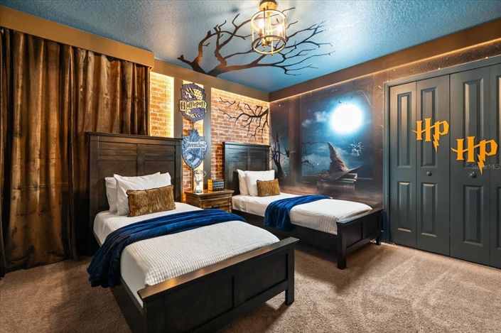 Image No.7-9 Bed Property for sale