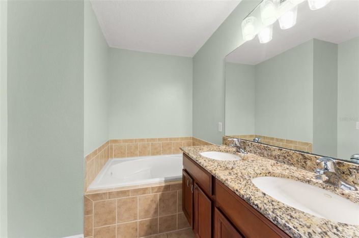 Image No.27-3 Bed Townhouse for sale