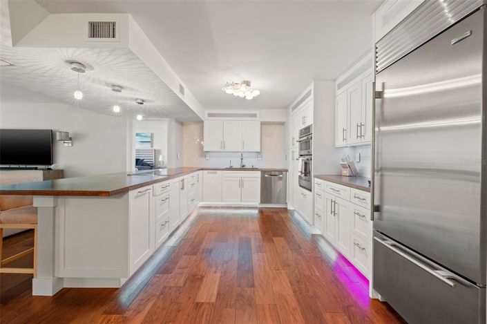 Image No.10-2 Bed Property for sale