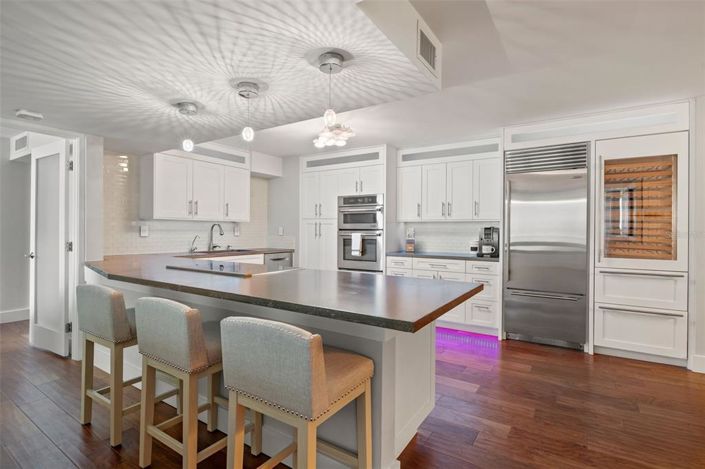 Image No.11-2 Bed Property for sale