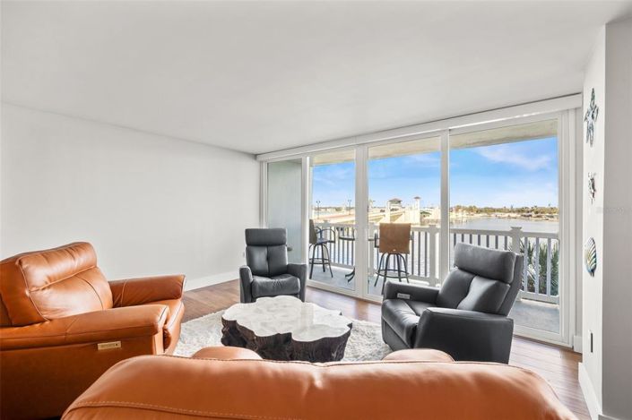 Image No.25-2 Bed Property for sale