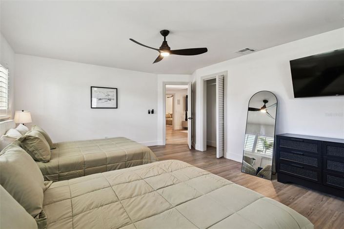 Image No.10-4 Bed Property for sale