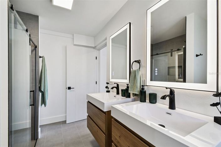 Image No.17-4 Bed Property for sale