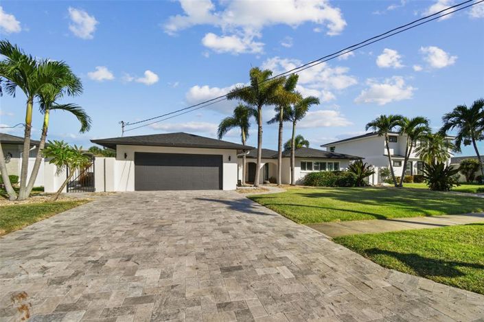 Image No.2-4 Bed Property for sale