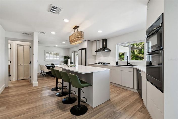 Image No.20-4 Bed Property for sale