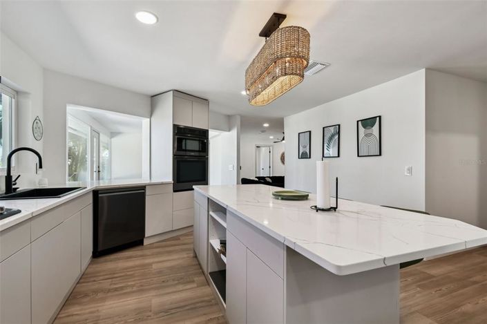 Image No.30-4 Bed Property for sale