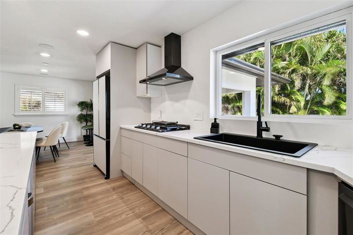 Image No.32-4 Bed Property for sale