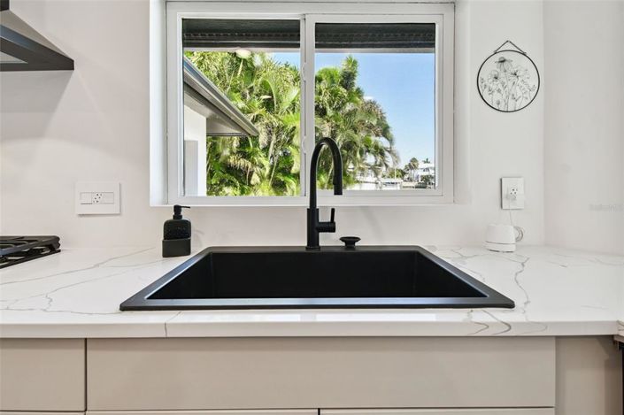 Image No.33-4 Bed Property for sale