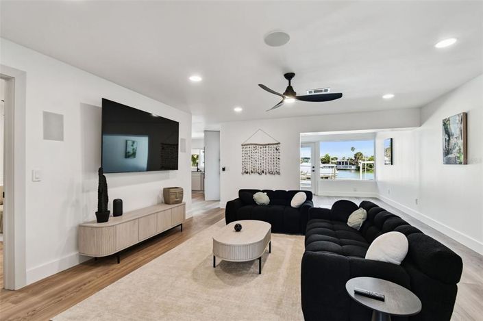 Image No.5-4 Bed Property for sale