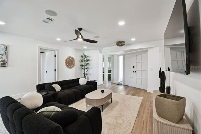 Image No.6-4 Bed Property for sale