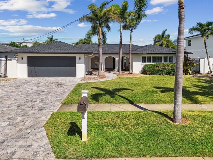 Image No.62-4 Bed Property for sale