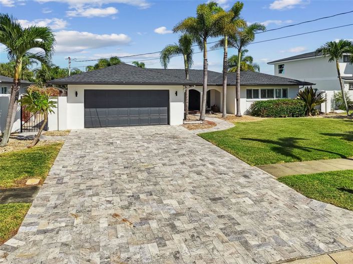 Image No.63-4 Bed Property for sale