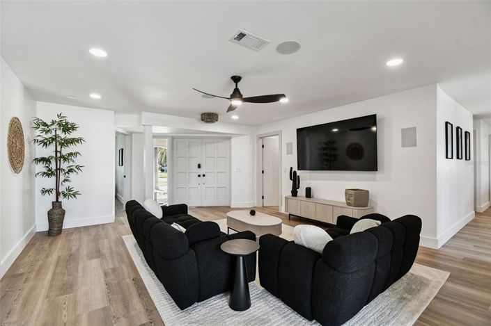 Image No.7-4 Bed Property for sale