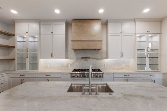 Image No.19-4 Bed Property for sale