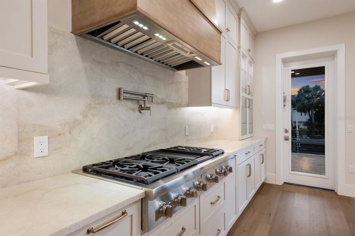 Image No.20-4 Bed Property for sale