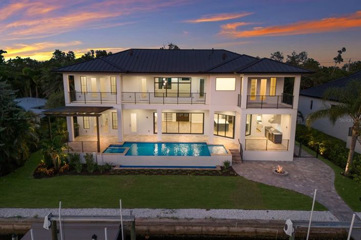 Image No.4-4 Bed Property for sale