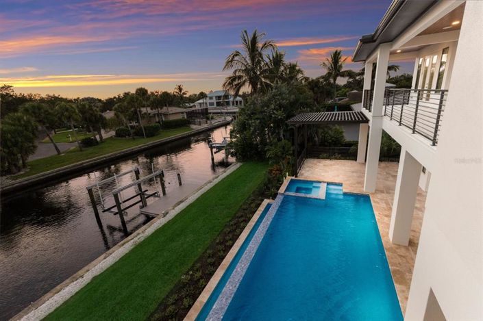 Image No.42-4 Bed Property for sale