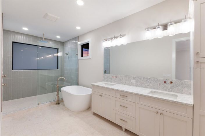 Image No.44-4 Bed Property for sale