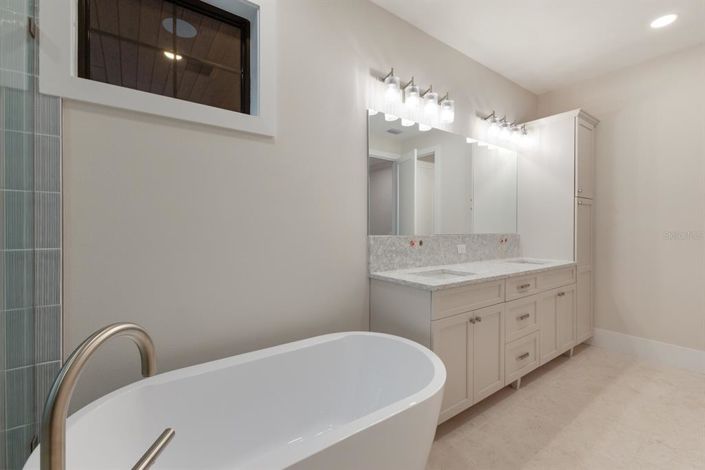 Image No.46-4 Bed Property for sale