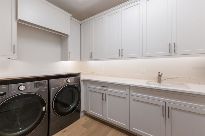 Image No.47-4 Bed Property for sale