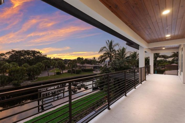 Image No.56-4 Bed Property for sale