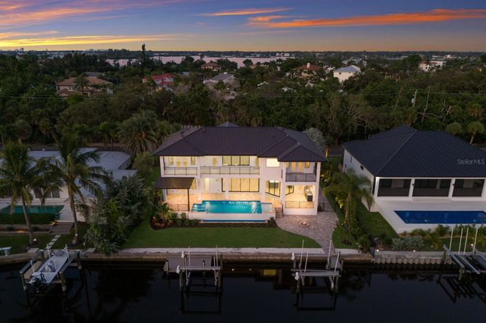 Image No.6-4 Bed Property for sale