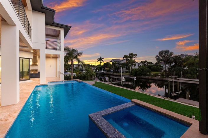 Image No.61-4 Bed Property for sale