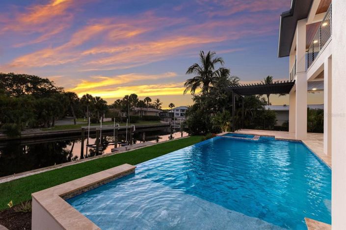 Image No.65-4 Bed Property for sale