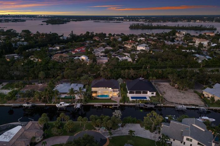 Image No.7-4 Bed Property for sale