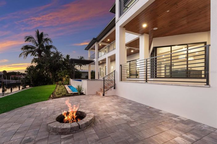 Image No.71-4 Bed Property for sale