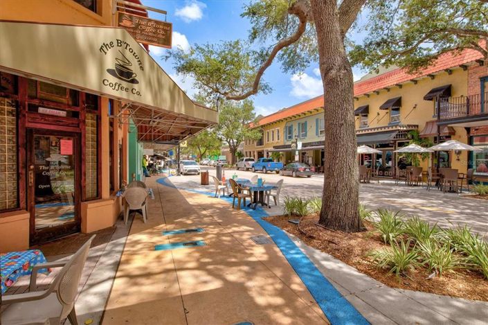 Image No.71-4 Bed Property for sale