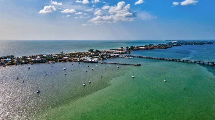 Image No.74-4 Bed Property for sale