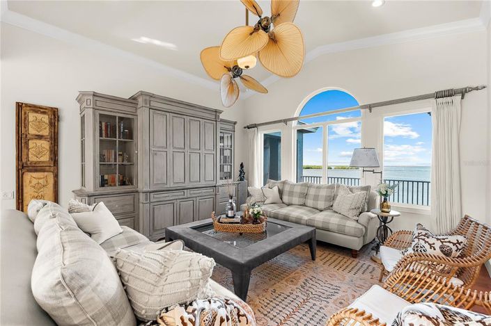 Image No.12-4 Bed Property for sale