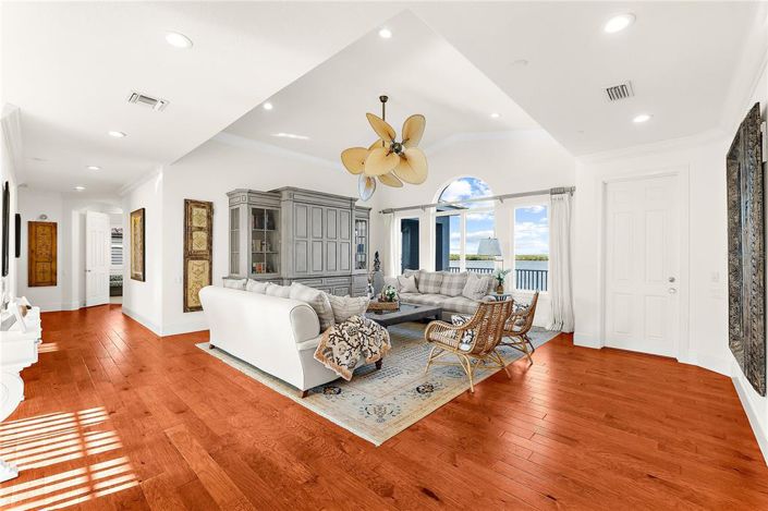 Image No.9-4 Bed Property for sale