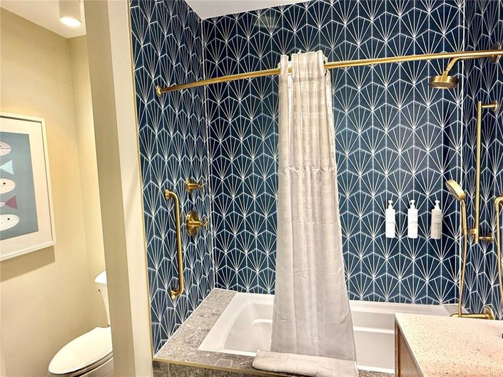 Image No.33-2 Bed Property for sale