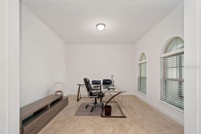 Image No.4-6 Bed Property for sale