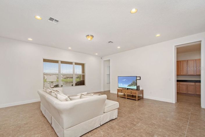 Image No.5-6 Bed Property for sale