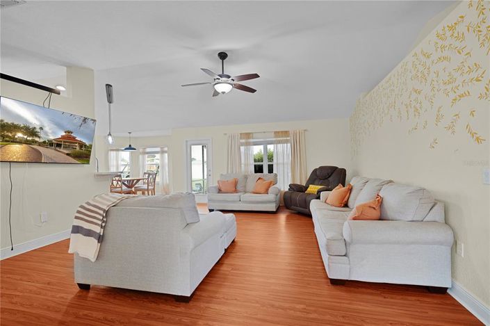 Image No.12-4 Bed Property for sale