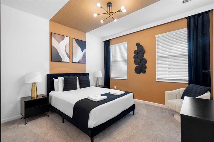 Image No.12-6 Bed Property for sale