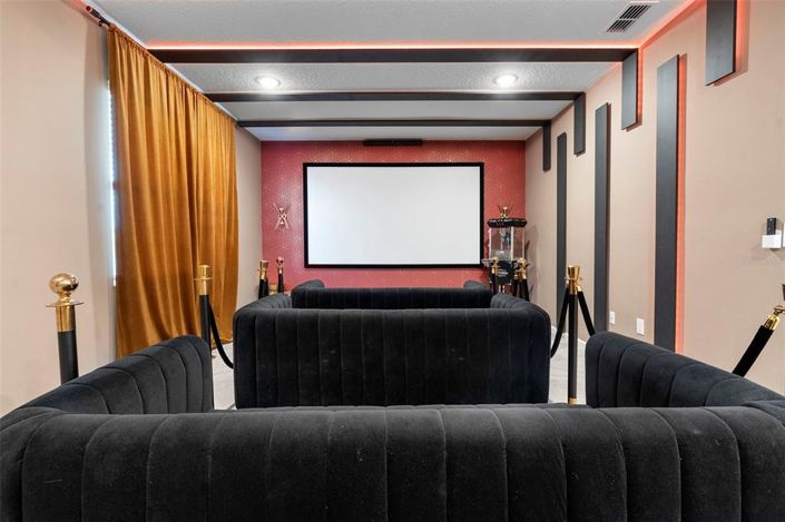 Image No.23-6 Bed Property for sale