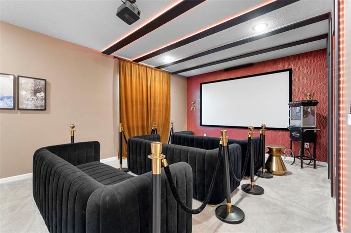 Image No.24-6 Bed Property for sale