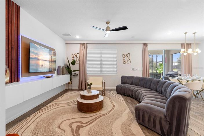 Image No.8-6 Bed Property for sale