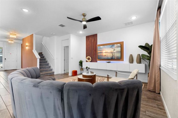 Image No.9-6 Bed Property for sale