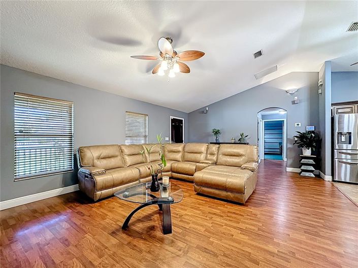 Image No.20-3 Bed Property for sale