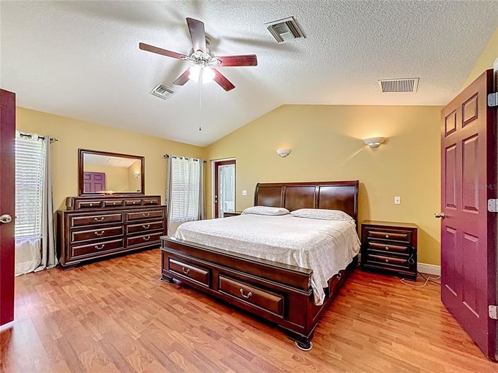 Image No.36-3 Bed Property for sale